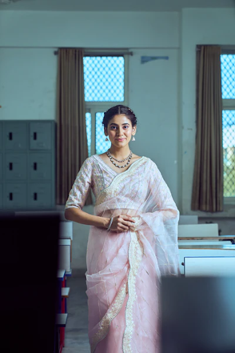 High-quality paithani sarees at your doorstep!